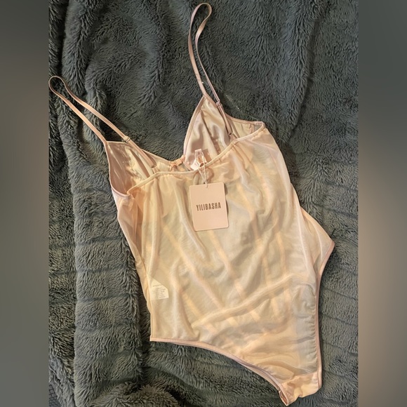 Women’s Elegant Bodysuit - Picture 3 of 3